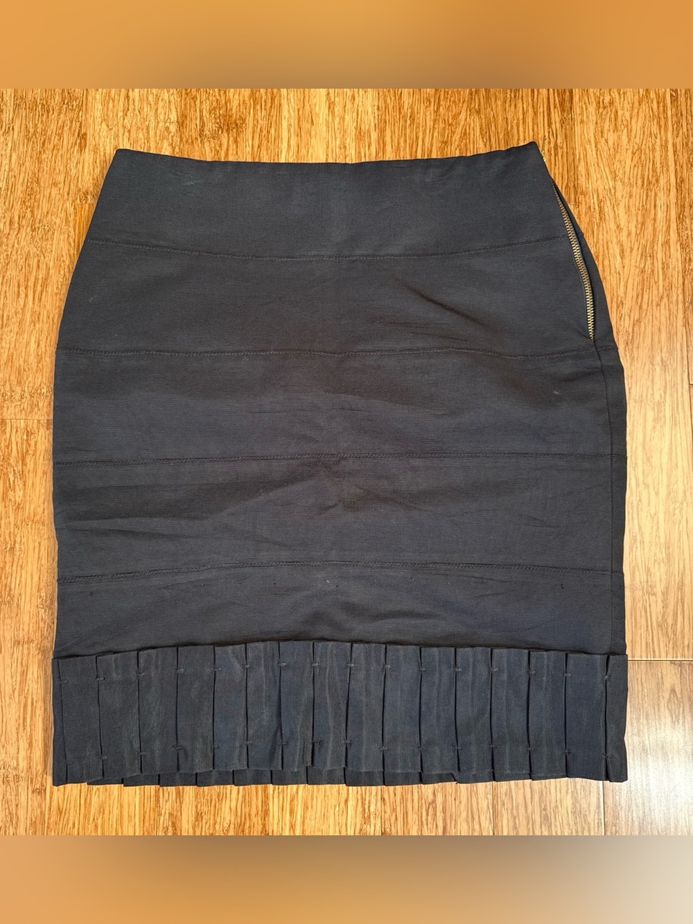 Reiss London Classic Black Pleated Hem Pencil Skirt . Size 6 $200 MSRP. - Picture 1 of 8